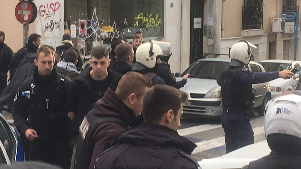 Clashes between Dynamo Kiev fans & Russians at downtown Athens! (PHOTOS)