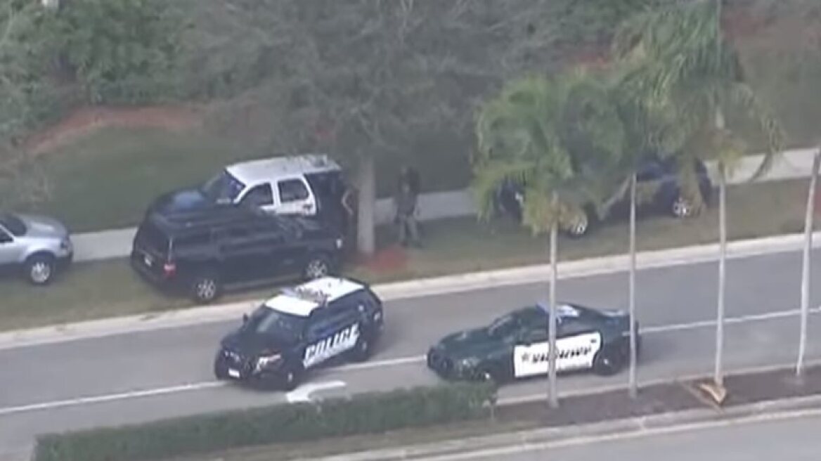 At least 17 dead in Florida high-school shooting (videos during shooting in classroom)