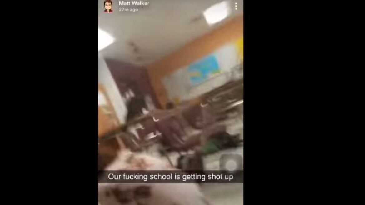 Βίντεο-σοκ από Φλόριντα: Μαθητές κρύβονται ενώ οι σφαίρες πέφτουν «βροχή»