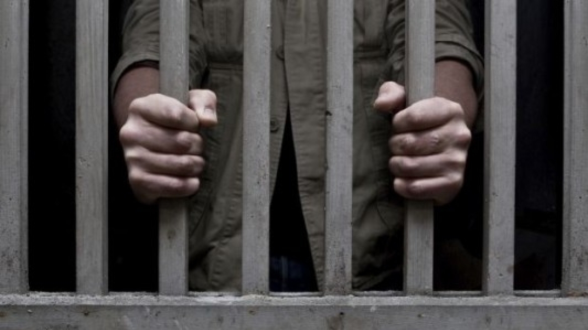 Κρήτη: 54χρονος κρεμάστηκε με μια κουβέρτα μέσα στο κρατητήριο