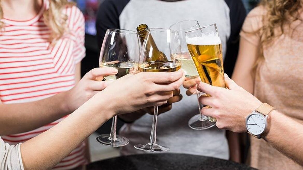  Η κατανάλωση αλκοόλ βοηθά τη μακροζωία, σύμφωνα με έρευνα 