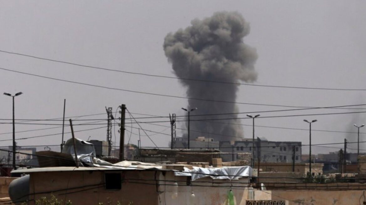 Τουλάχιστον 45 άμαχοι νεκροί από βομβαρδισμούς σήμερα στη Συρία