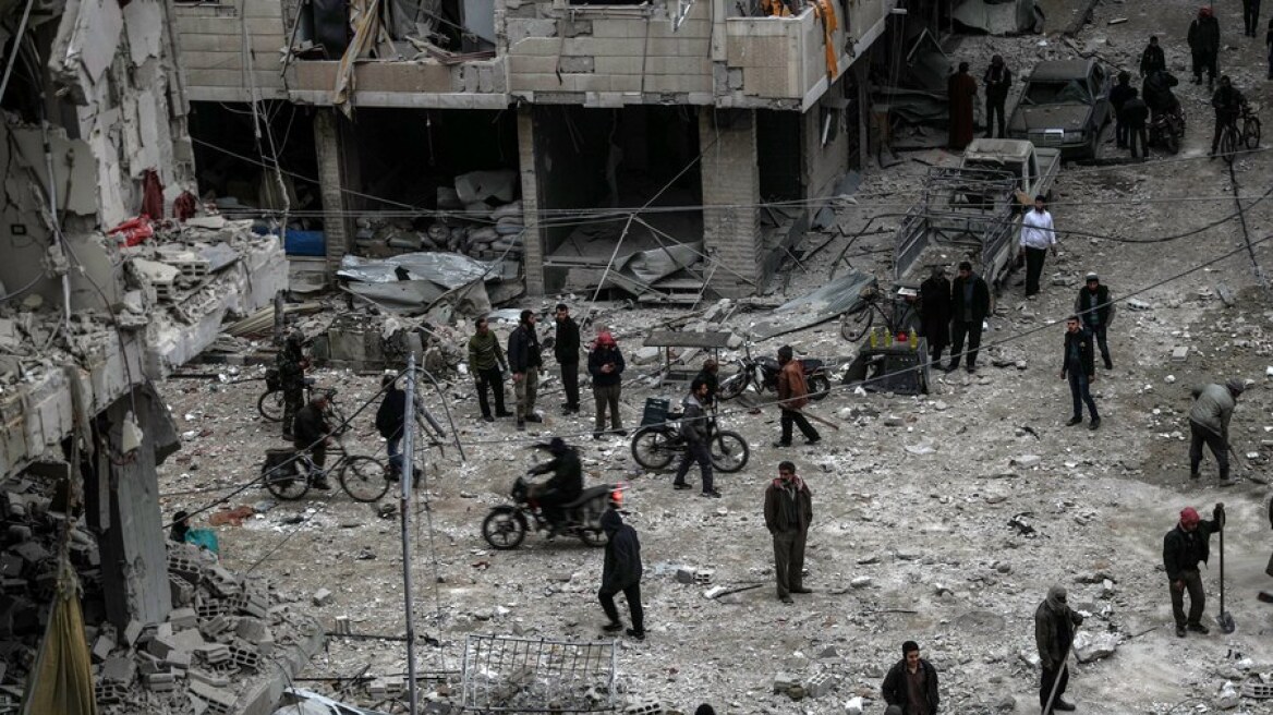 Συρία: Περισσότεροι από 400 άμαχοι σκοτώθηκαν από τους βομβαρδισμούς στην ανατολική Γούτα 