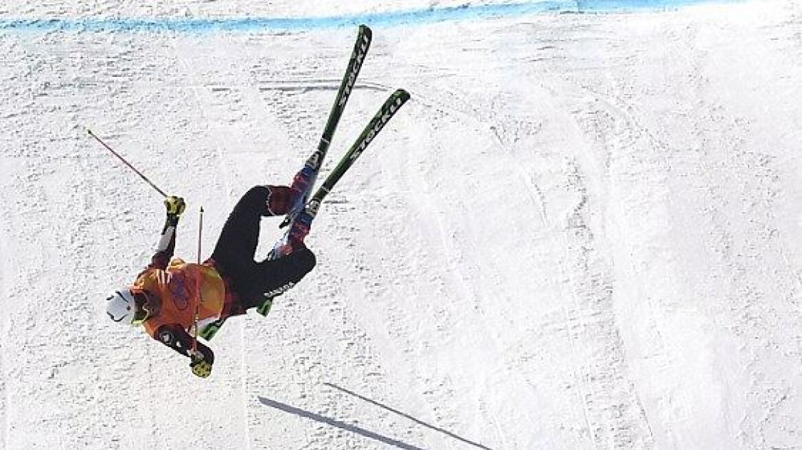 Βίντεο: Καναδός σκιέρ τραυματίστηκε μετά από άσχημη πτώση στους Χειμερινούς Ολυμπιακούς Αγώνες