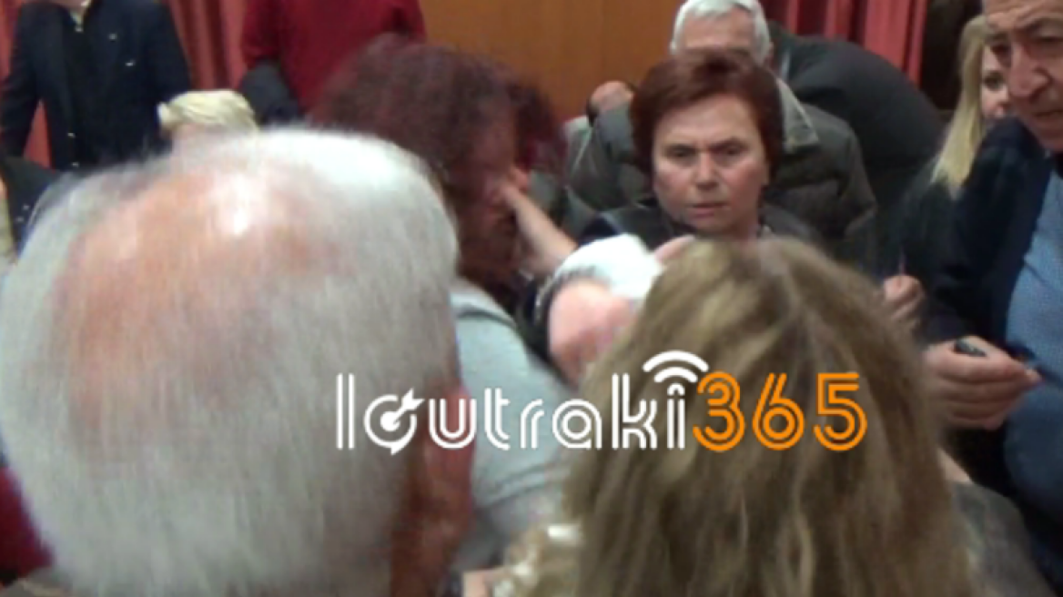 Βίντεο: Πιάστηκαν στα χέρια στο δημοτικό συμβούλιο Λουτρακίου 