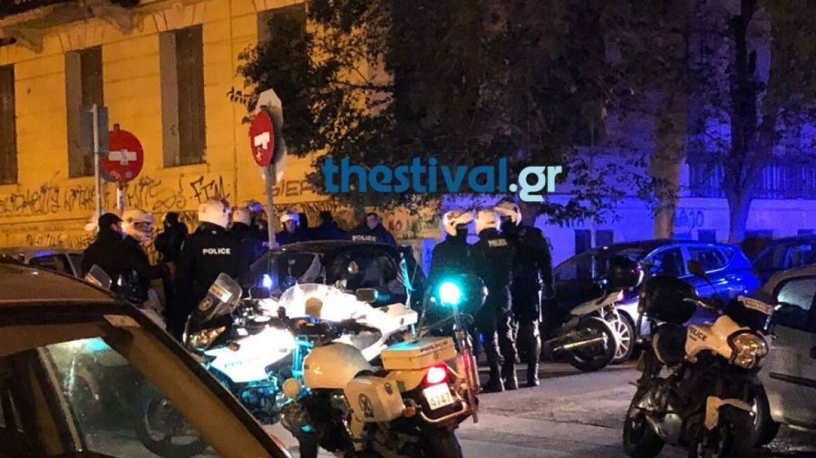 Συμπλοκή οπαδών στο κέντρο της Θεσσαλονίκης - Ένας τραυματίας