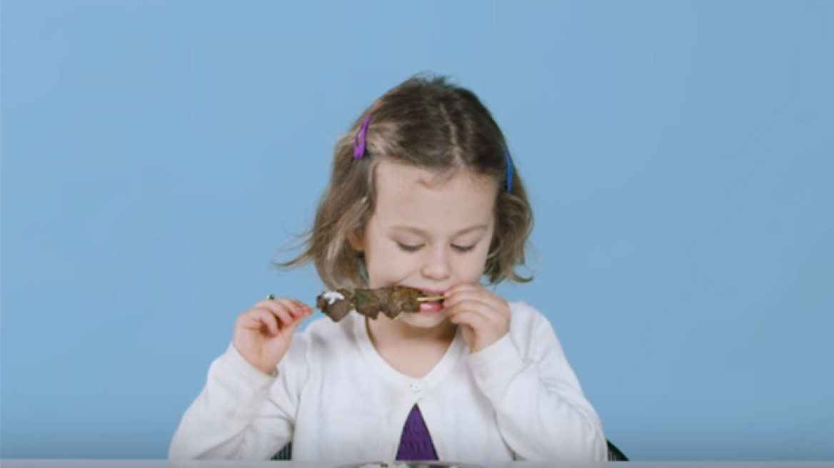 Δες τις αντιδράσεις παιδιών που δοκιμάζουν για πρώτη φορά ελληνικό φαγητό!