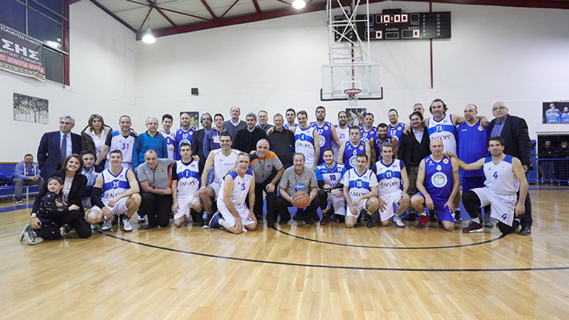 Φωτογραφίες: Ο Κυριάκος Μητσοτάκης και βουλευτές σε αγώνα μπάσκετ με παλαίμαχους