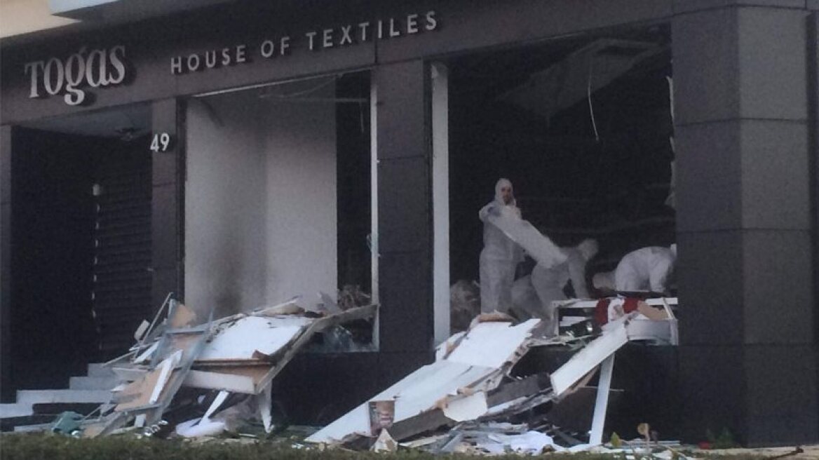 Explosion destroys shop in Athens (PHOTOS)