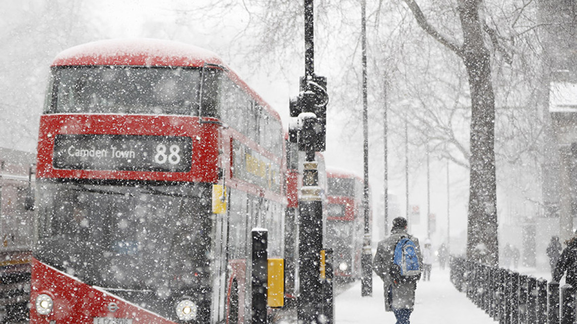 Λονδίνο: Σάρωσε η χιονοθύελλα - Δείτε βίντεο από το χιονισμένο Hyde Park 