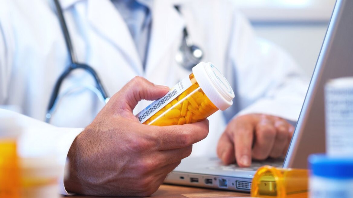 Αντιπαράθεση φαρμακοποιών - γιατρών με φόντο τα αντιβιοτικά
