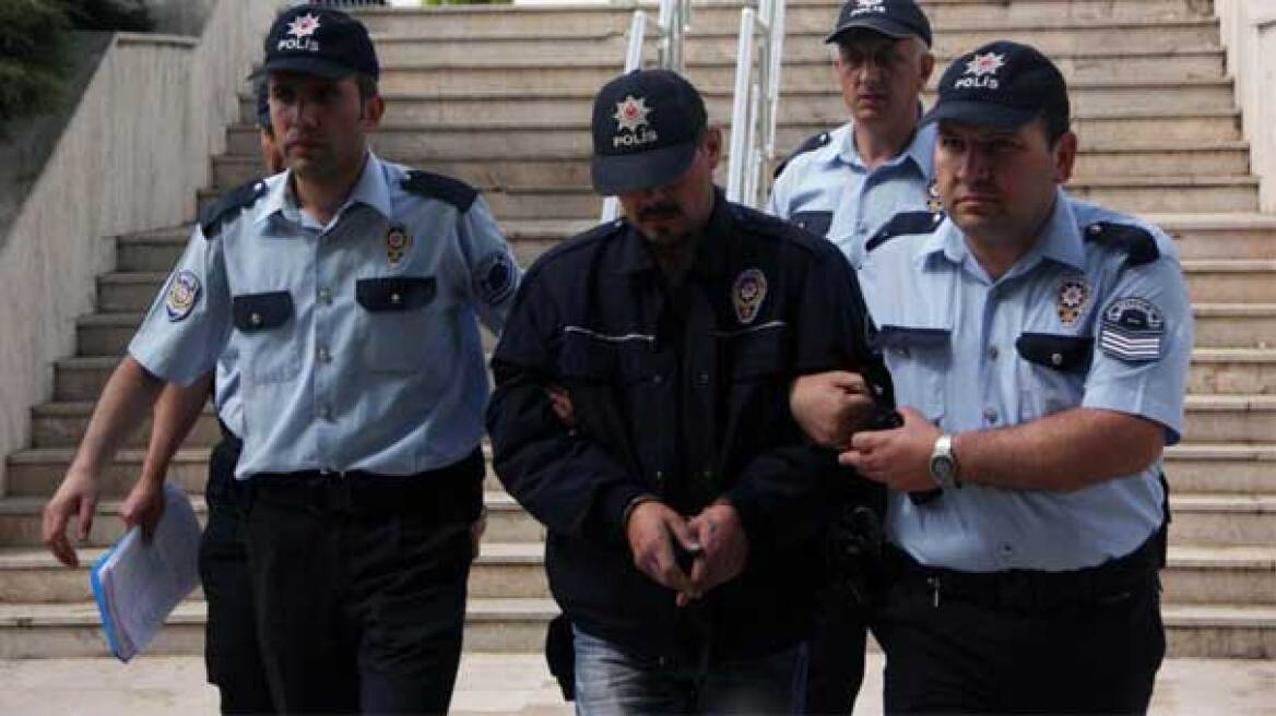 Συνελήφθησαν αξιωματικοί του Ναυτικού και συνδικαλιστές στην Τουρκία