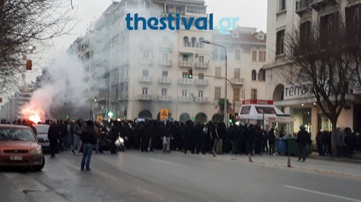 PAOK Thessaloniki fans march on SYRIZA offices in protest of possible punishment of club (photos-videos)