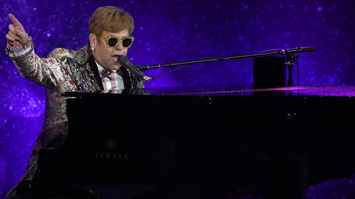 «Τα σκατ@@ατε» φώναξε ο Elton John σε θαυμαστές του και έφυγε από τη σκηνή επειδή... τον άγγιξαν