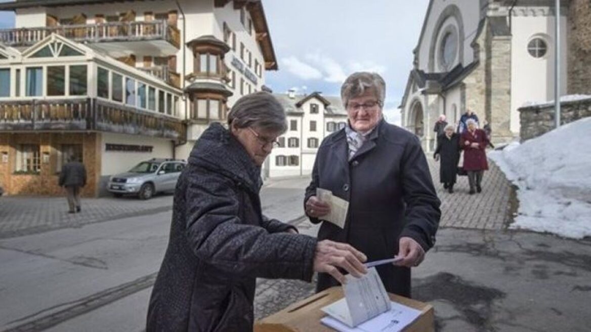 Οι Ελβετοί ψήφισαν να παραμείνει η εισφορά υπέρ της δημόσιας τηλεόρασης
