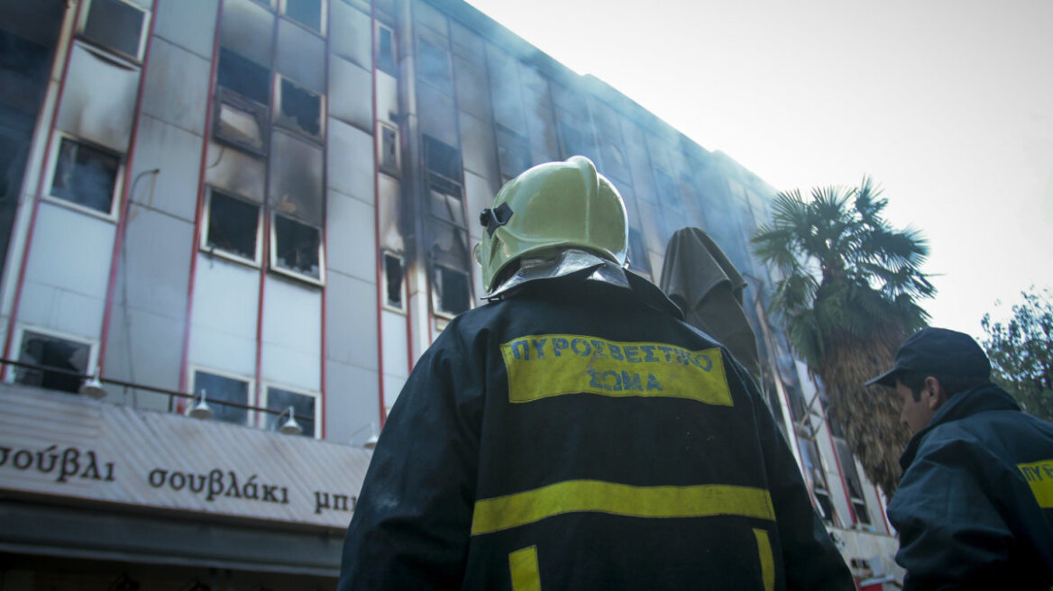 Λάρισα: Αναζωπυρώσεις αντιμετώπισε τη νύχτα η Πυροσβεστική στη Β' ΔΟΥ