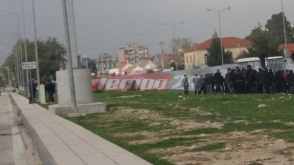 Immigrants clash with Patras port authorities (photos-videos)