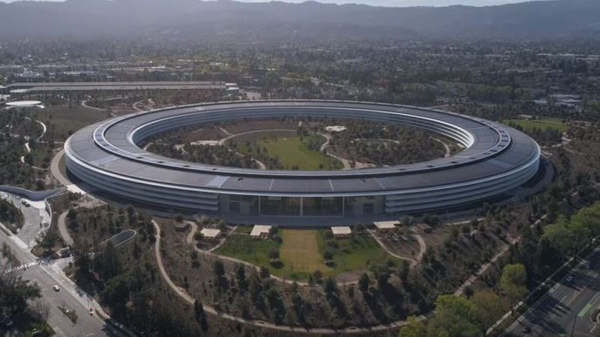 Παγίδα το κτήριο της Apple των 4 δισ. ευρώ: Οι υπάλληλοι κουτουλάνε στα γυάλινα πορτοπαράθυρα