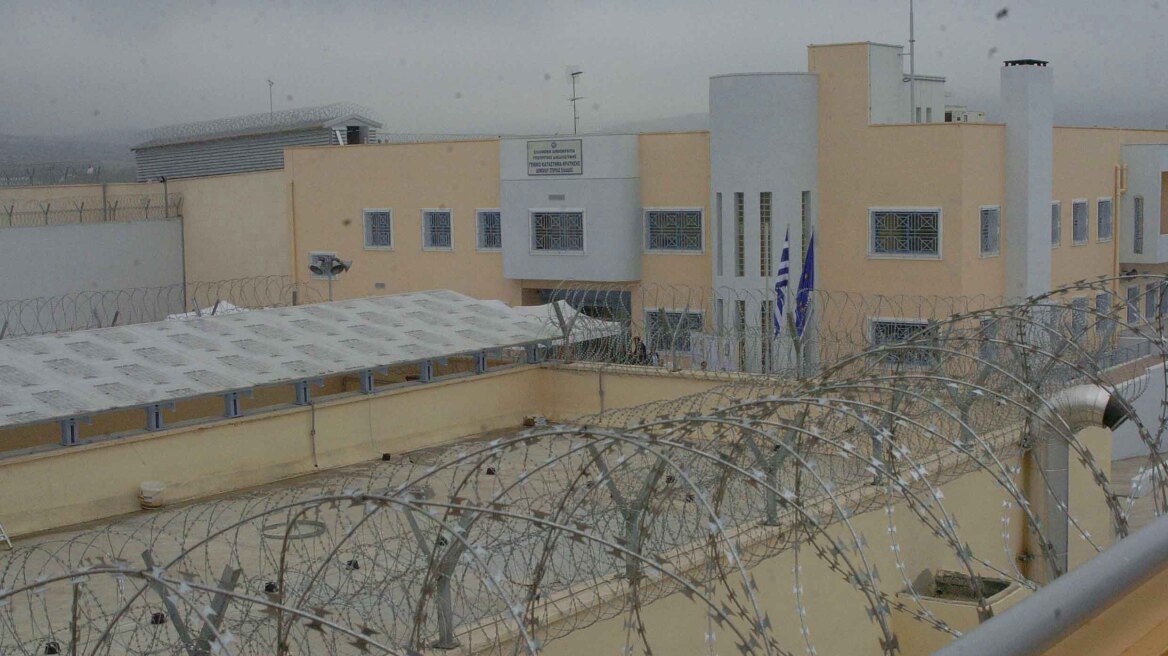 Φυλακές Δομοκού: Ήθελαν να περάσουν με δέμα σε κρατούμενο 20 κινητά τηλέφωνα!