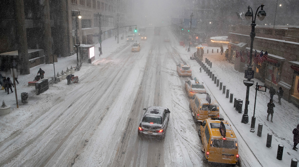 Συναγερμός στη Νέα Υόρκη: 470 πτήσεις ακυρώθηκαν εν αναμονή ισχυρών χιονοπτώσεων