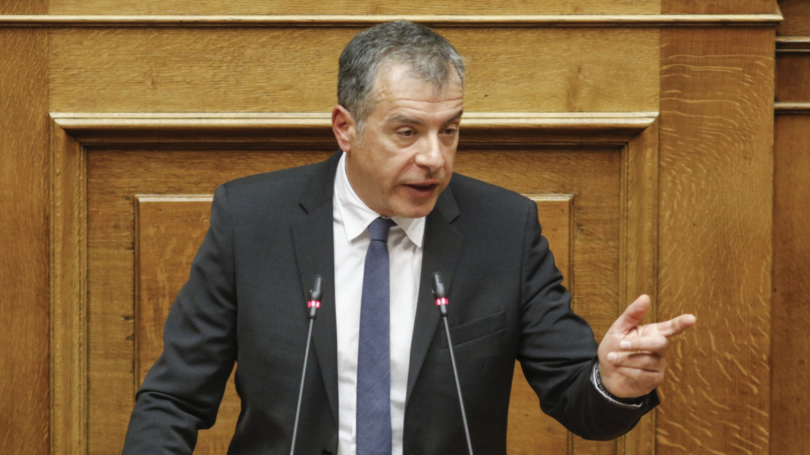 Θεοδωράκης: Το δίλημμα του Τσίπρα είναι «ή τους τελειώνουμε ή μας τελειώνουν»