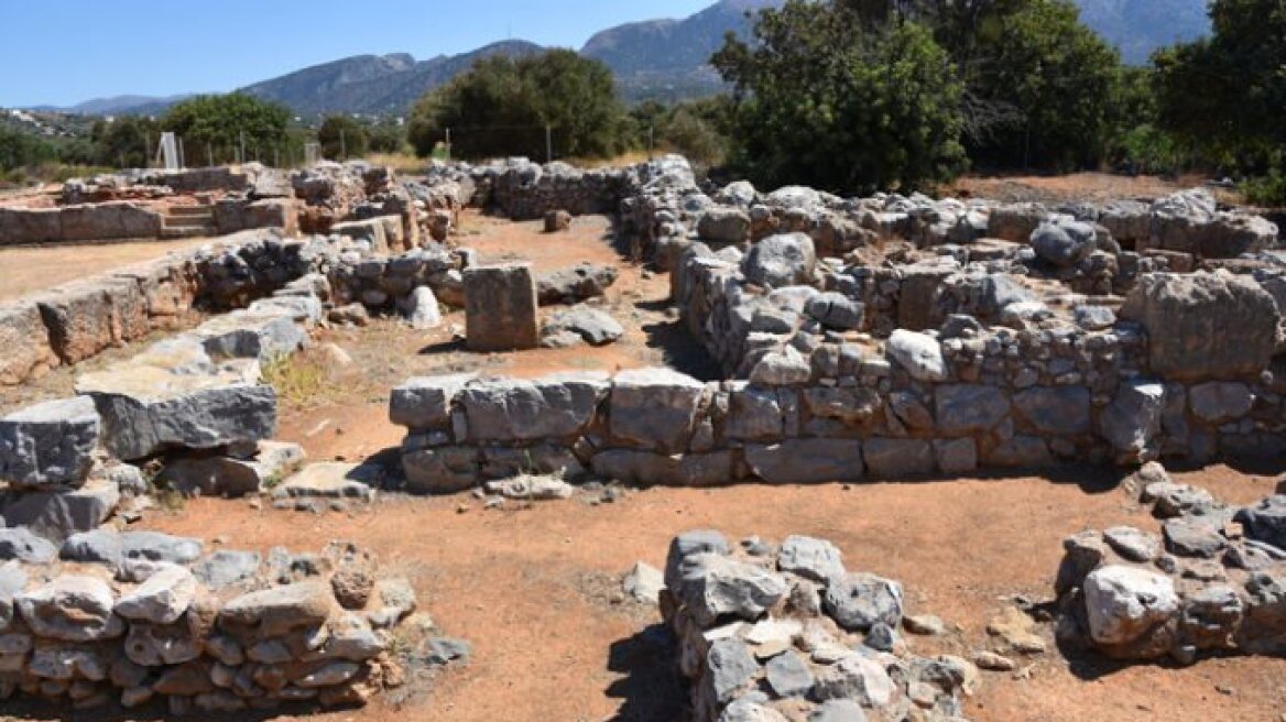  Malia’s mysteries draw visitors to Crete (PHOTOS)