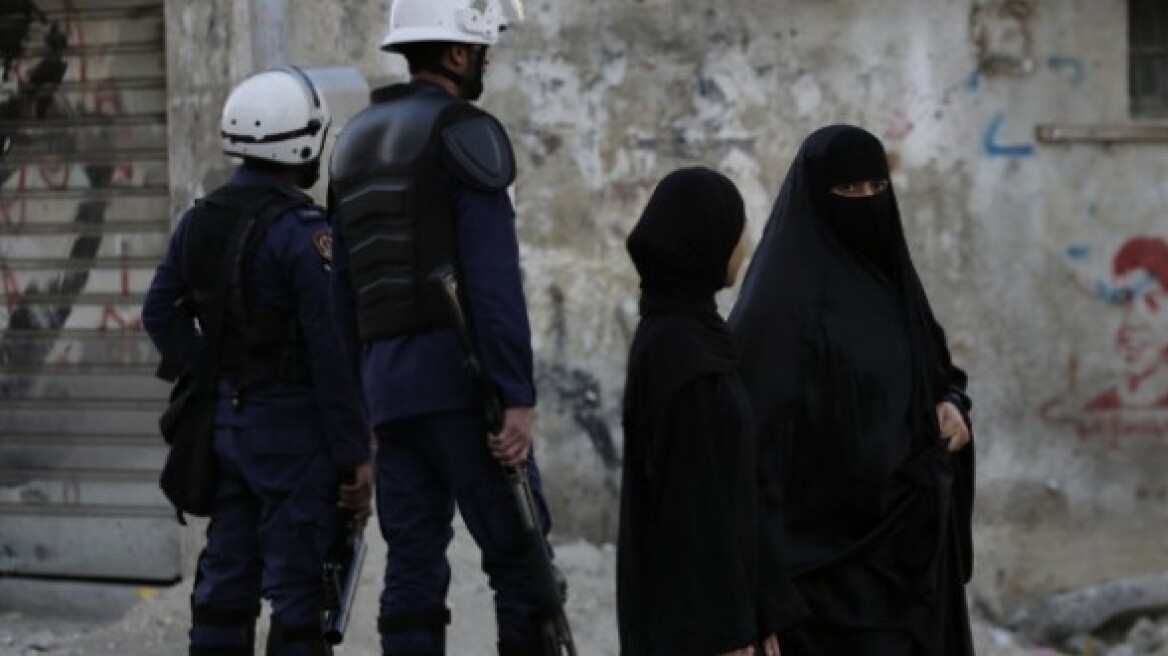 Ιράν: Δύο χρόνια ποινή φυλάκισης σε γυναίκα που έβγαλε την μαντίλα της σε δημόσιο χώρο