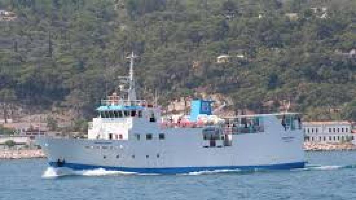 Ελευσίνα: Έσπασαν οι κάβοι και παρασύρθηκε πλοίο από τους θυελλώδεις ανέμους