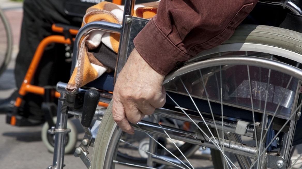 «Δεν θα περικοπούν τα αναπηρικά επιδόματα» λέει ο Οργανισμός Προνοιακών Επιδομάτων