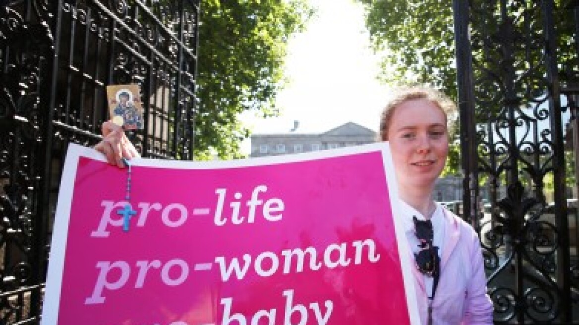 Ιρλανδία: Χιλιάδες άνθρωποι διαδήλωσαν κατά της χαλάρωσης της νομοθεσίας για τις αμβλώσεις