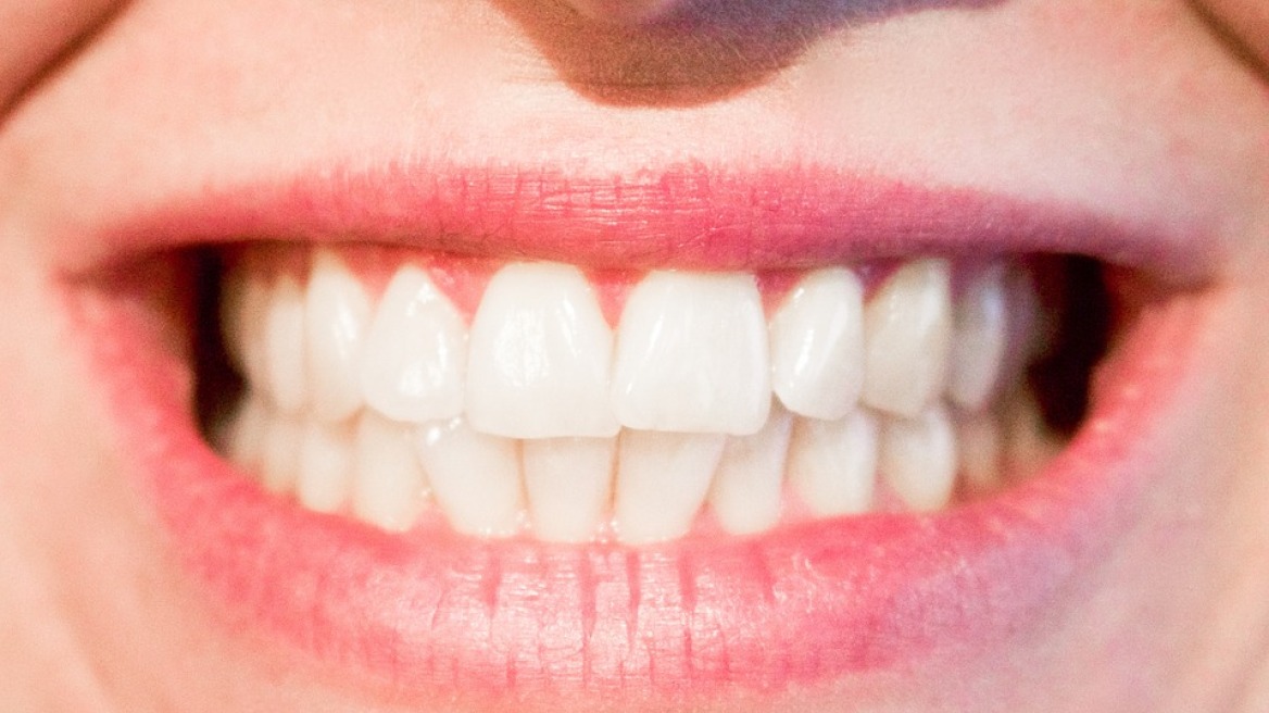 Οι γυναίκες με πολλά παιδιά έχουν μεγαλύτερο κίνδυνο να χάσουν τα δόντια τους