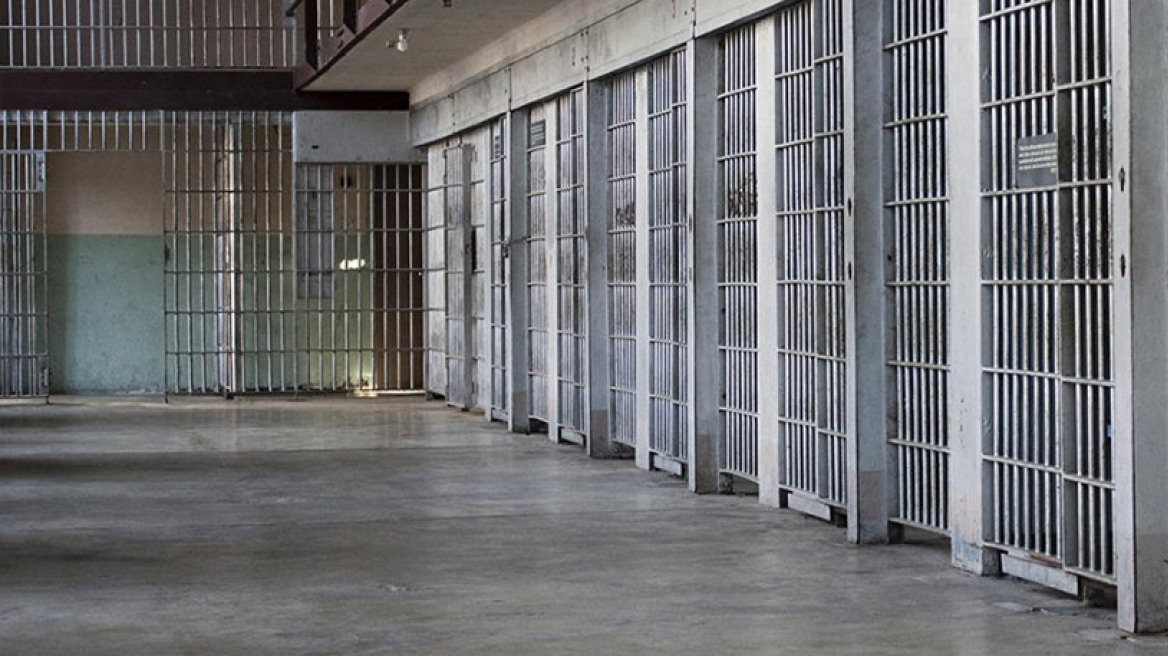 «Σηκώνουν τα χέρια ψηλά» οι σωφρονιστικοί: Στις φυλακές Κορυδαλλού κυριαρχεί ο φόβος!