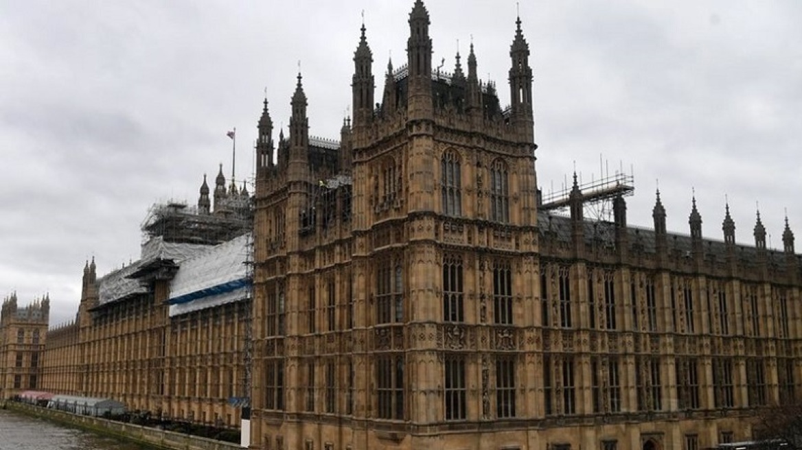 Βρετανία: Η αστυνομία ερευνά νέο ύποπτο πακέτο στο κοινοβούλιο