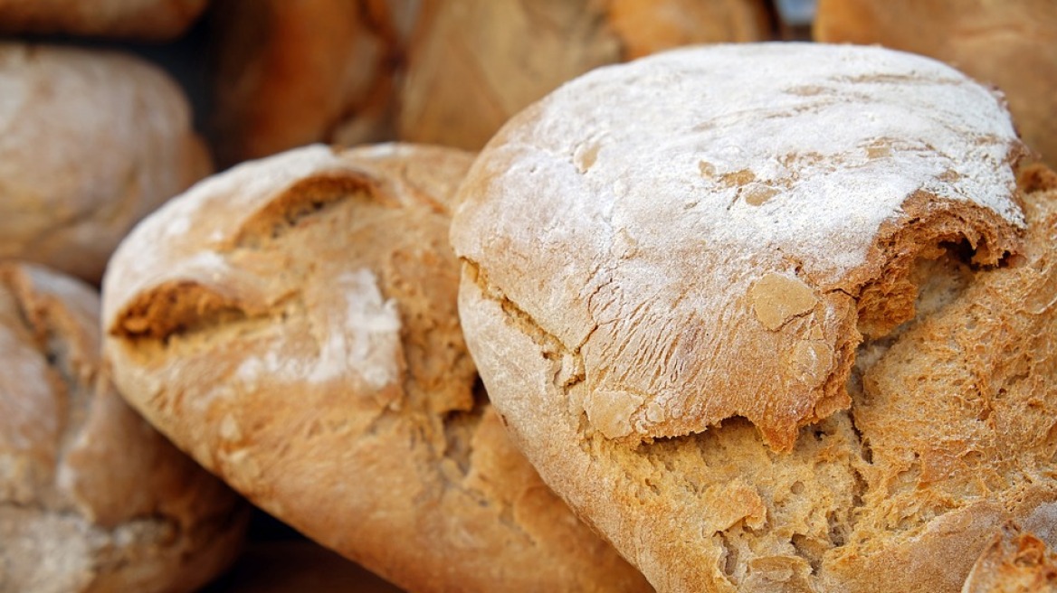 How much does bread cost in 10 most expensive countries? (infographic)