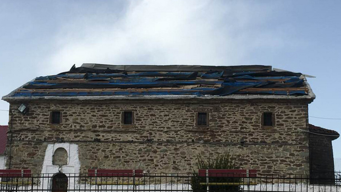 Γρεβενά: Μεγάλες καταστροφές από ανεμοθύελλα - «Ξηλώθηκε» σκεπή εκκλησίας στο Γήλοφο