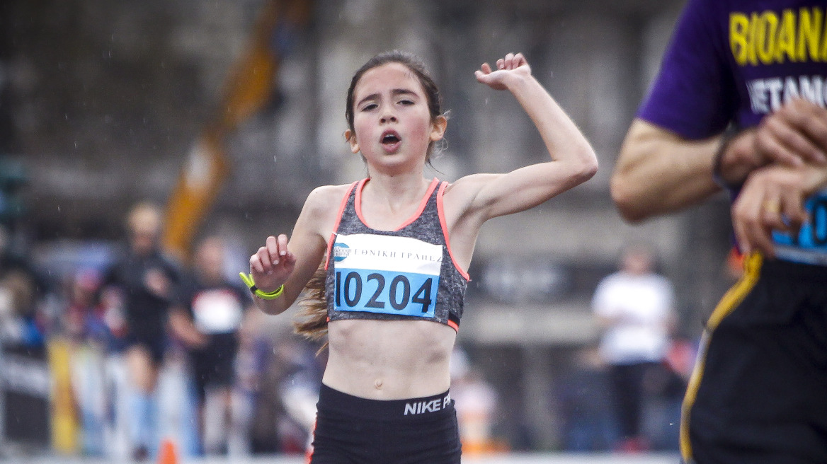 Ημιμαραθώνιος Αθήνας 2018: Η 12χρονη Γλυκερία τερμάτισε τρίτη και έκλεψε την παράσταση