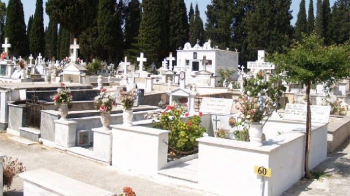Ηράκλειο: Πήγε στον οικογενειακό τάφο και βρήκε μέσα θαμμένο έναν… άγνωστο