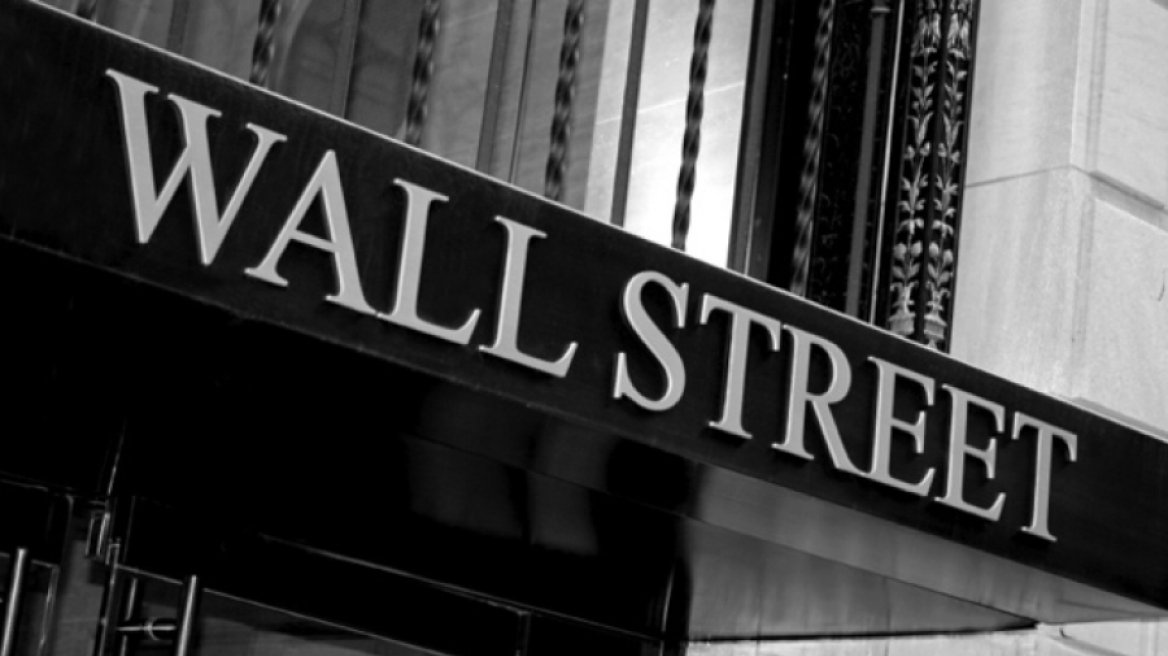 Οριακές απώλειες στη Wall Street μετά την αύξηση επιτοκίων από τη Fed