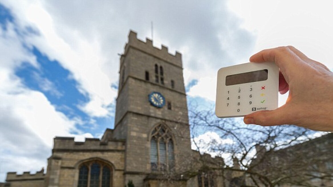 Με κάρτα θα δίνουν τον οβολό τους οι πιστοί της Εκκλησίας της Αγγλίας