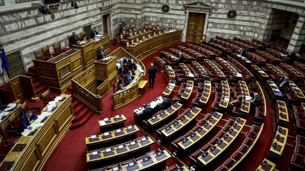 Βουλή: Ο ΣΥΡΙΖΑ ζητά ονομαστική ψηφοφορία για Uber και TaxiBeat