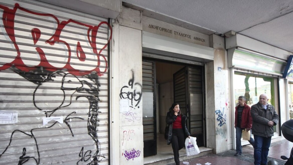 Επίθεση αναρχικών σε δικηγορικά γραφεία στην Αθήνα 