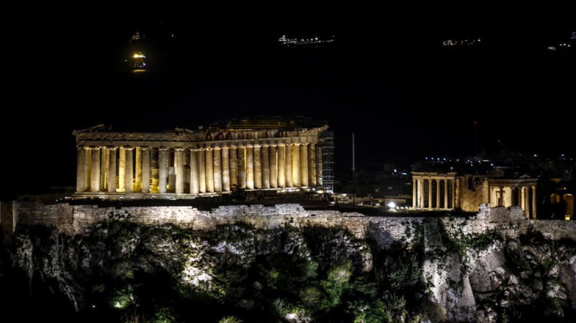 Φωτογραφίες: Η Ακρόπολη έσβησε τα φώτα της για την «Ώρα Γης»