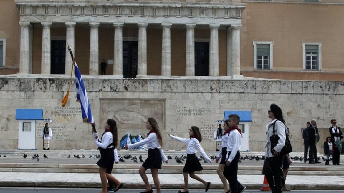 Athens student parade for March 25 Independence Day ends (beautiful photos)