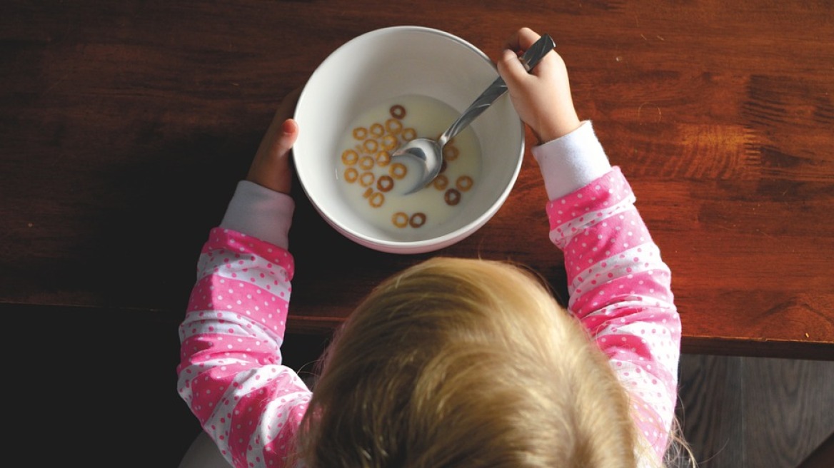 child-breakfast-ena