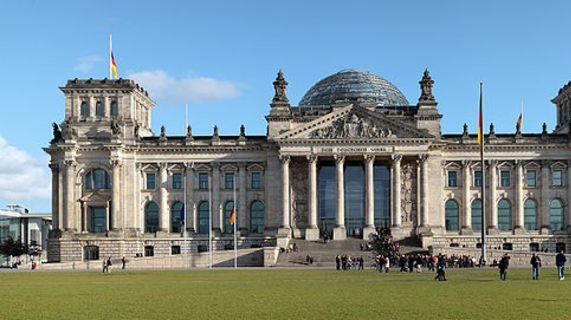 600px-Berlin_reichstag_west_panorama