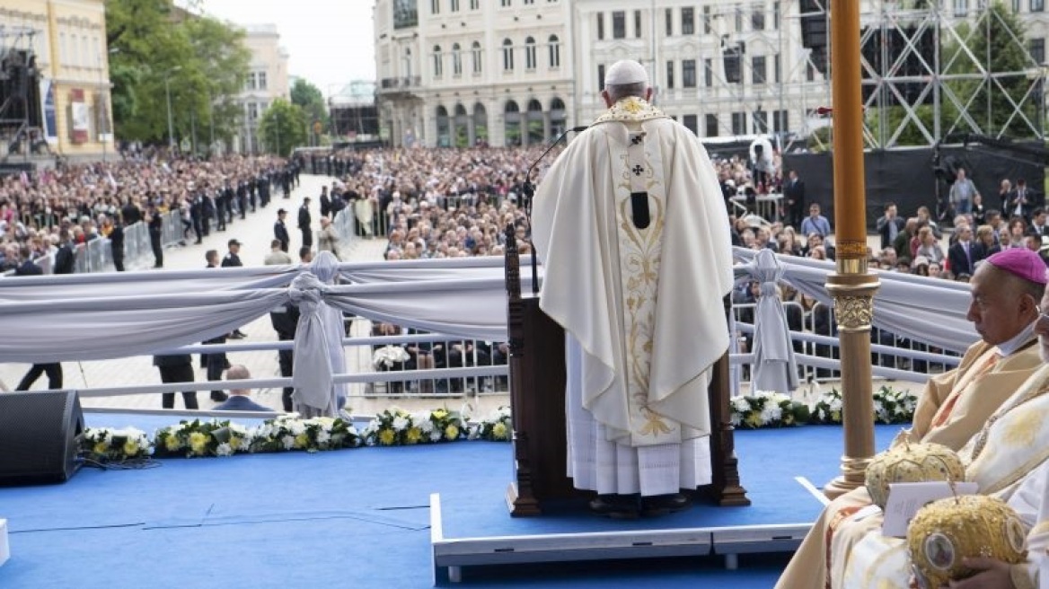 Pope-Francis-in-Sofia-800x450