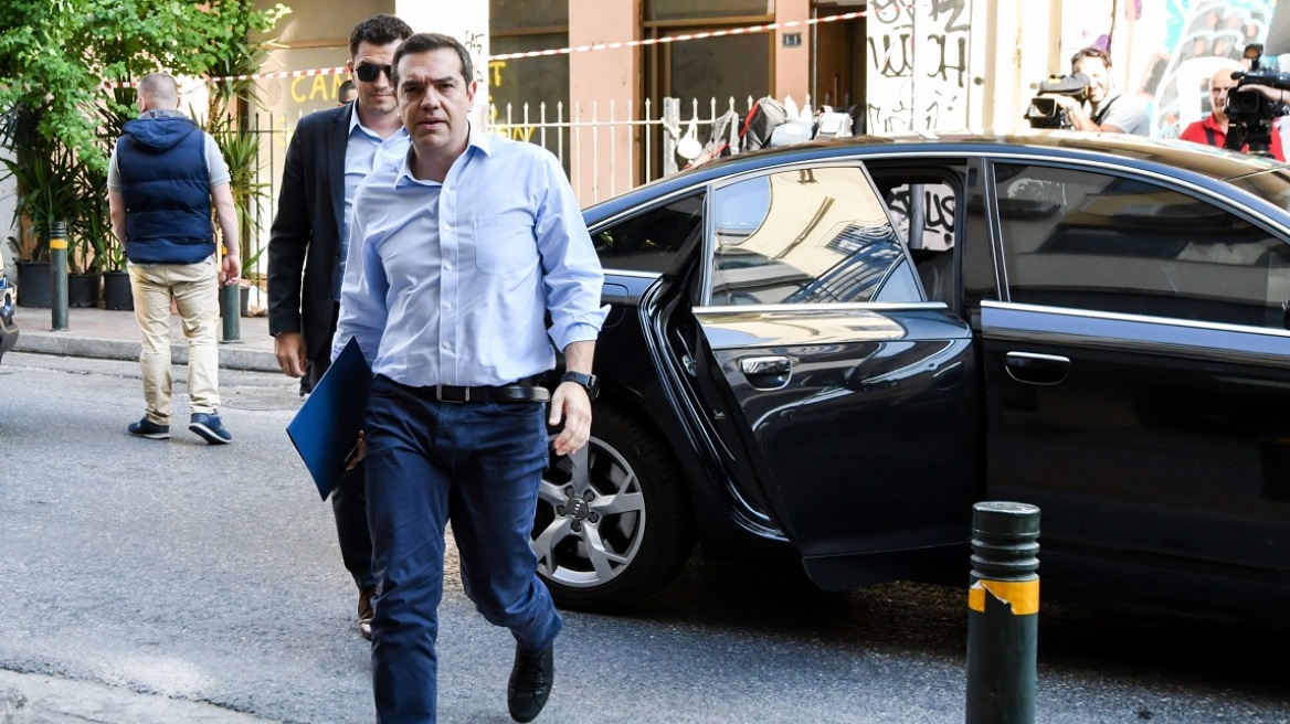 alexis-tsipras-apoxorei