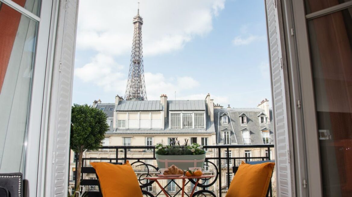 ParisPerfect__Layon-25-terrace-with-Eiffel-view-1000x668