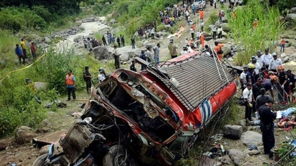 806x378-at-least-17-dead-in-bus-crash-in-eastern-guatemala-1576942415371