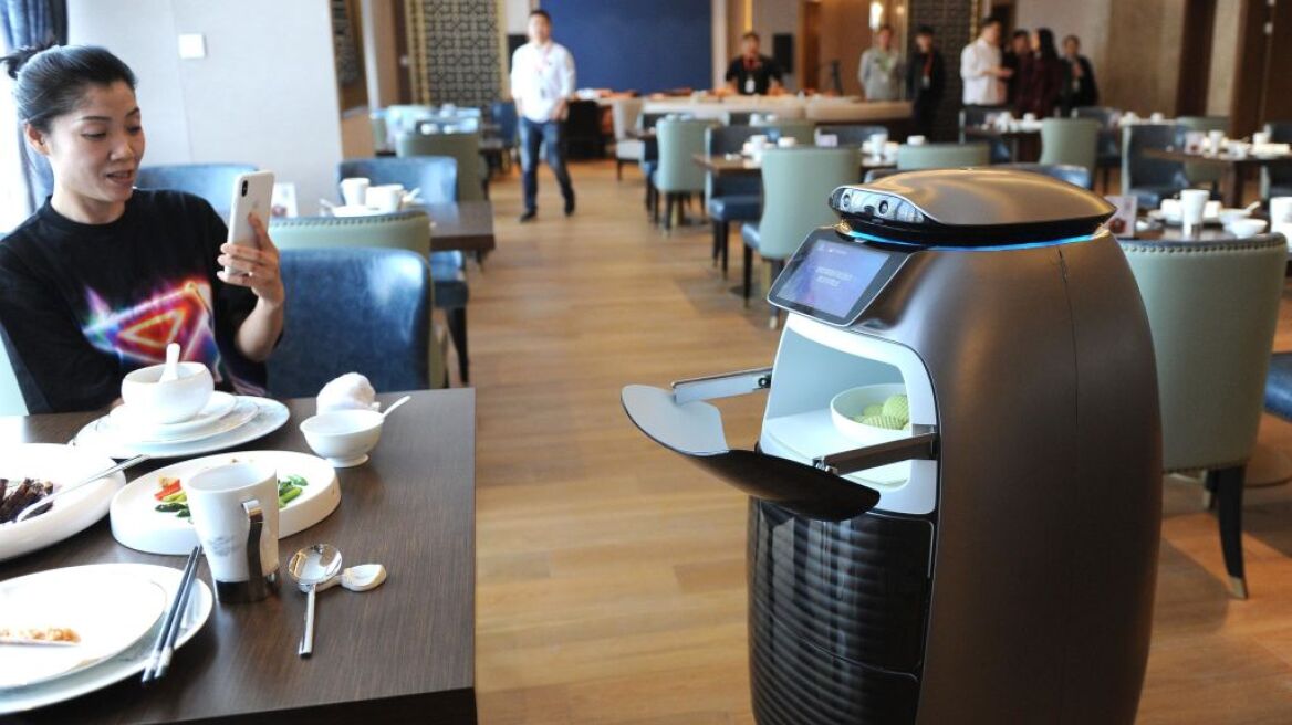 robot-technology-hospitality